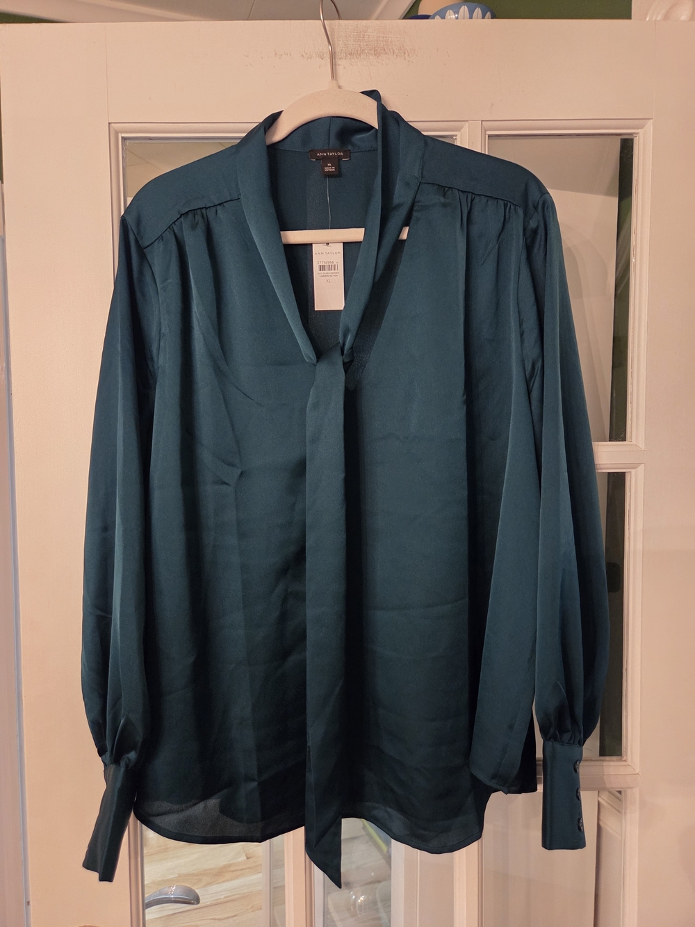 Ann Taylor Green Long-Sleeve Tie-Neck Blouse - Size XL
